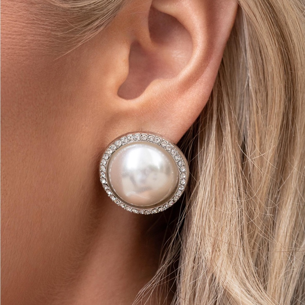 Paparazzi Silver Pearl Halo Earrings